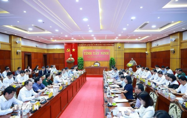 Thủ tướng Phạm Minh Chính làm việc với Ban Thường vụ Tỉnh ủy Tây Ninh